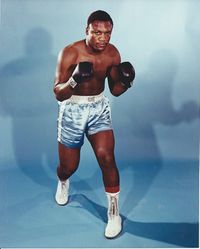 File:Smokin' Joe Frazier-1600.jpg
