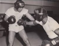 File:Sparring Louis.JPG