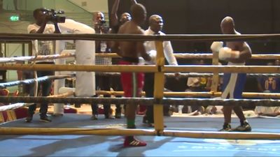 Sule Olagbade vs. Stephen Okine 003.jpg