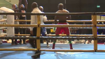 Sule Olagbade vs. Stephen Okine 005.jpg