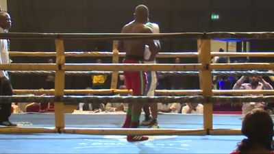 Sule Olagbade vs. Stephen Okine 006.jpg
