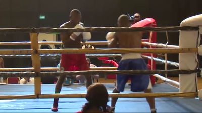 Sule Olagbade vs. Stephen Okine 027.jpg