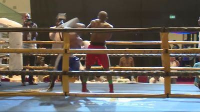 Sule Olagbade vs. Stephen Okine 030.jpg