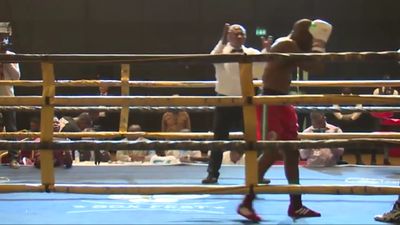 Sule Olagbade vs. Stephen Okine 034.jpg