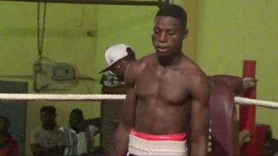 Taiwo Olowu vs. Joseph Adu 002.jpg