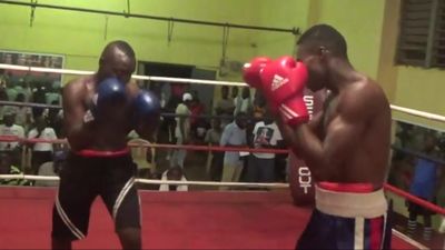 Taiwo Olowu vs. Joseph Adu 014.jpg