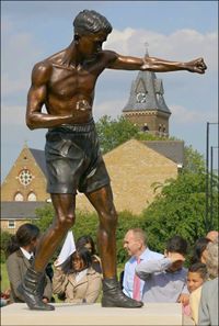 File:Teddy Baldock statue.jpeg