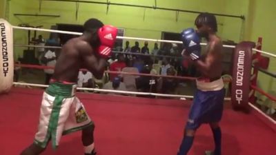 Tunde Aderogba vs. Joe Coffie 004.jpg