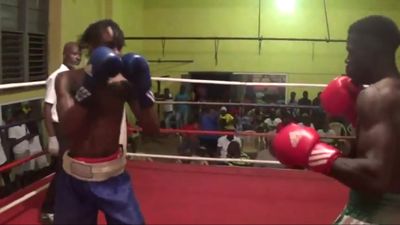 Tunde Aderogba vs. Joe Coffie 012.jpg