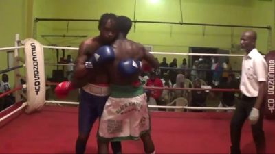 Tunde Aderogba vs. Joe Coffie 013.jpg