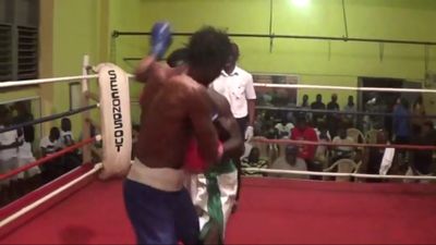 Tunde Aderogba vs. Joe Coffie 014.jpg