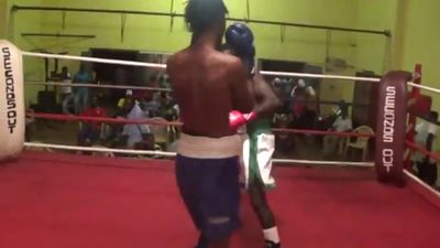 Tunde Aderogba vs. Joe Coffie 017.jpg