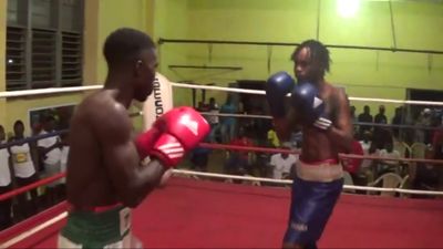 Tunde Aderogba vs. Joe Coffie 019.jpg