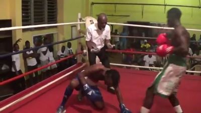 Tunde Aderogba vs. Joe Coffie 028.jpg