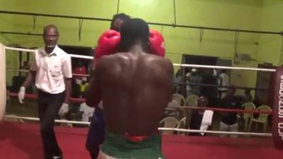 Tunde Aderogba vs. Joe Coffie 033.jpg