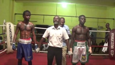 Tunde Aderogba vs. Joe Coffie 041.jpg