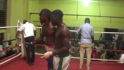 Tunde Aderogba vs. Joe Coffie 044.jpg