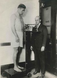 File:TunneyWeigh-in.JPG