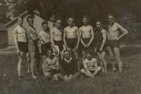 File:Unknowns4.jpg