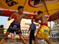 File:Vacharakrit Senahan vs. Waijingje Sithsaithong.jpg