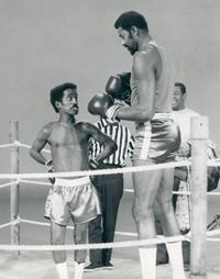 File:WILT CHAMBERLIN and SAMMY DAVIS.jpg