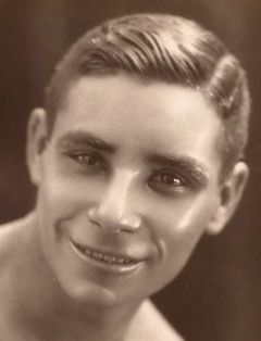 YOUNG CICLONE.jpg