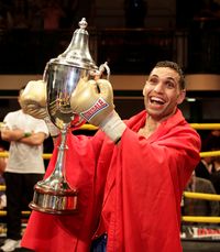 File:Yassine El Maachi with Prizefighter trophy.jpg