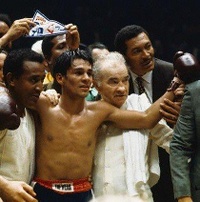 File:YoungRobertoDuran Photo.jpg