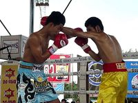 File:Yuchi Carryboy VS Banchadej Sithprakaifah.jpg
